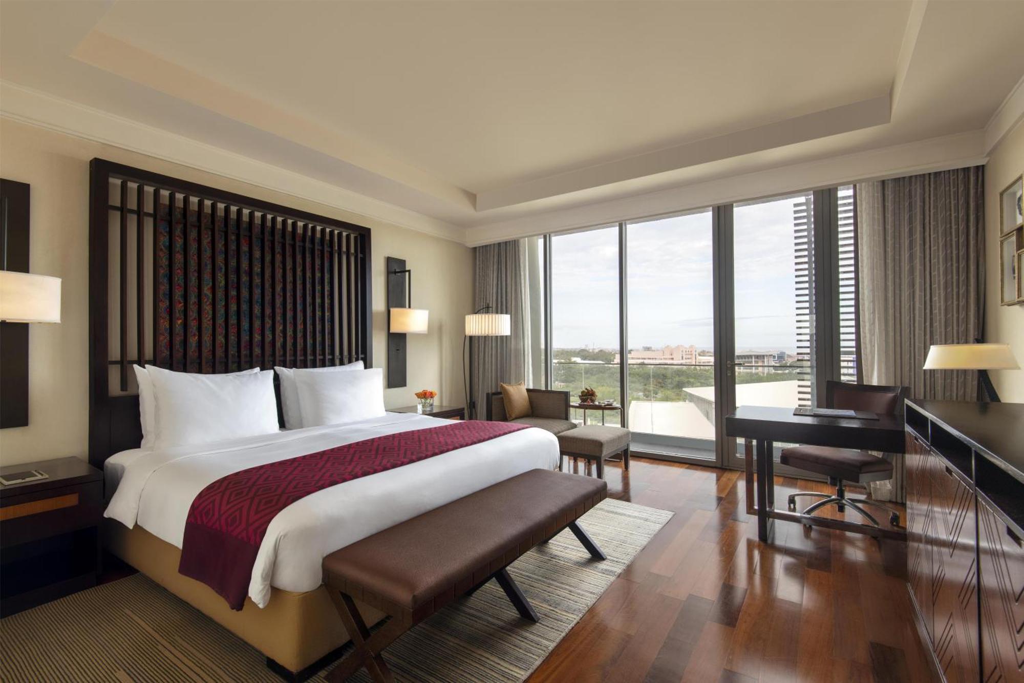 DELUXE ROOM 1 King Bed