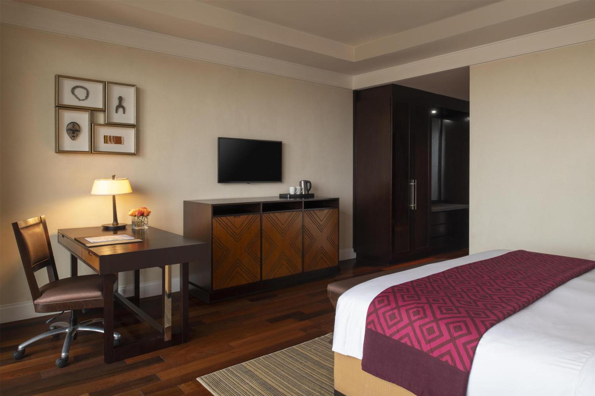 DELUXE ROOM 1 King Bed
